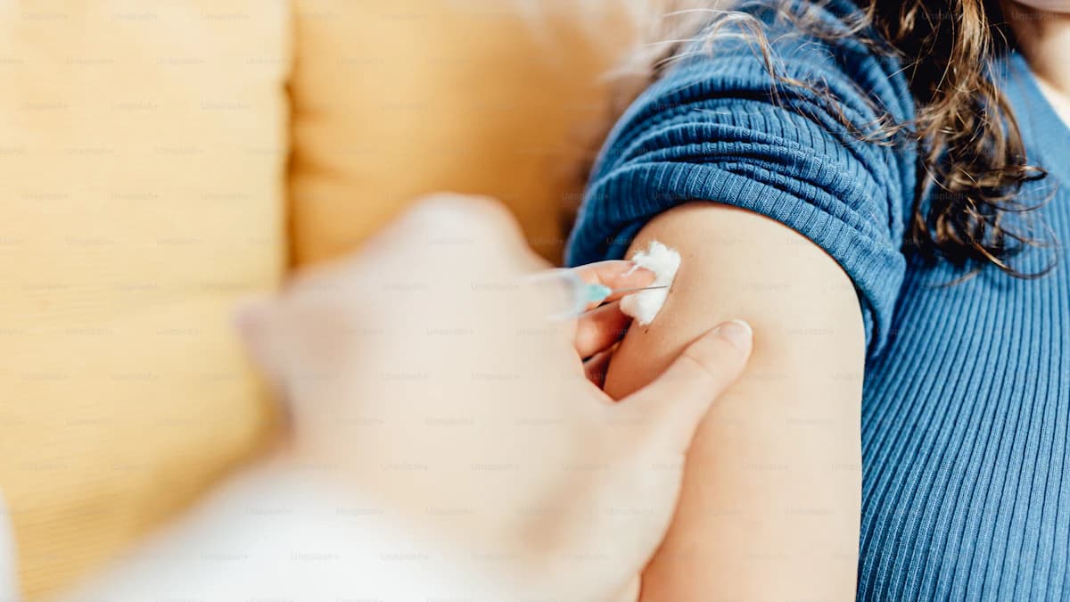 Donor die voor een plasmadonatie een medische vragenlijst bekijkt